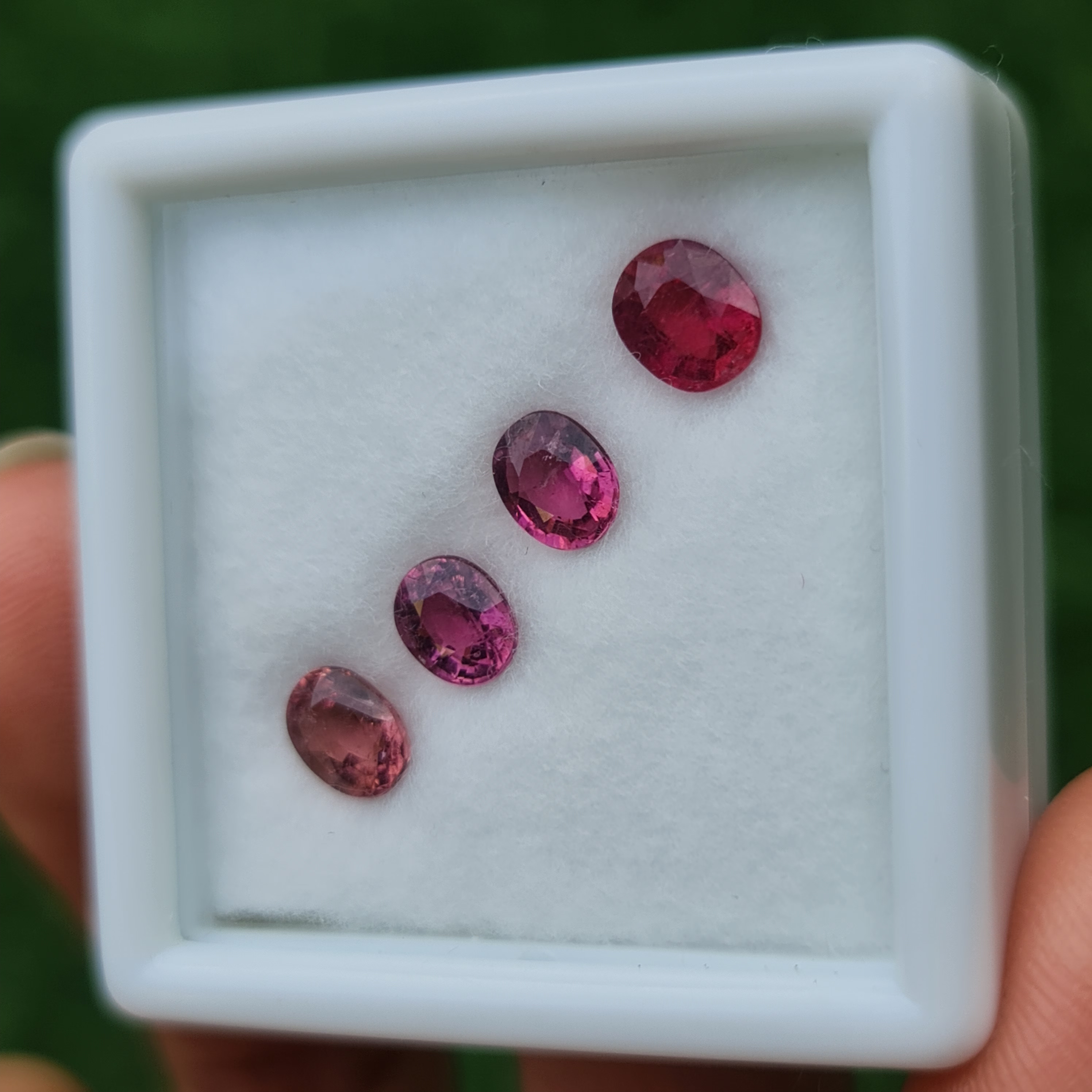 พลอย สปิเนล Spinel 3.05กะรัต (Cts.) พลอยแท้ อัญมณีมงคลประจําวันเกิด เครื่องประดับพลอย