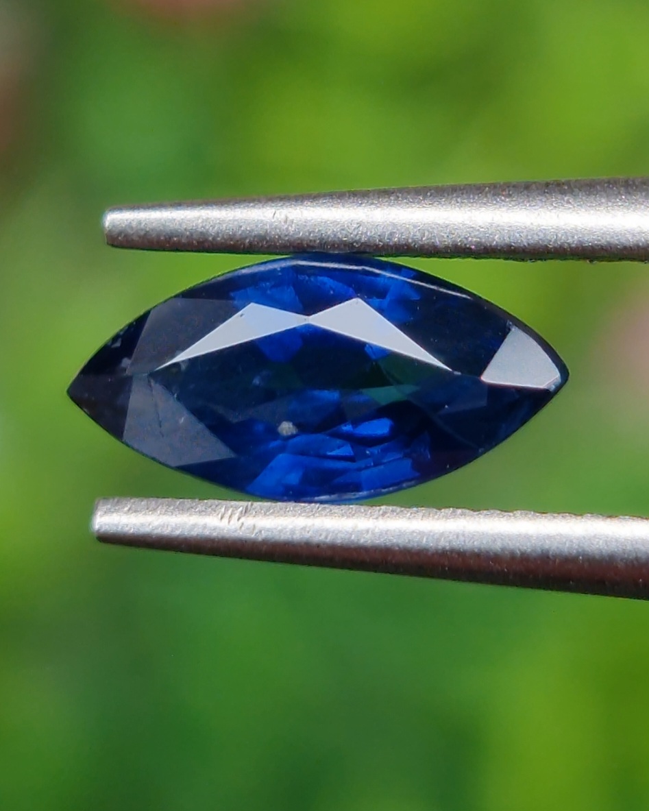 พลอย ไพลิน Blue Sapphire 0.73 กะรัต (Cts.) พลอยแท้ อัญมณีมงคลประจําวันเกิด เครื่องประดับพลอย