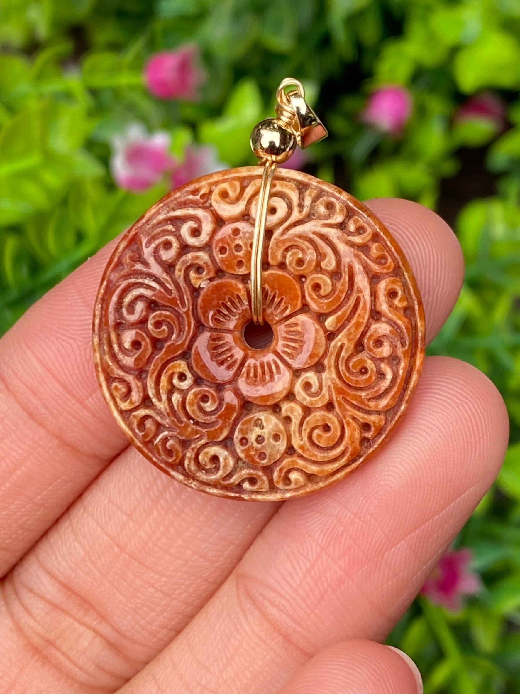 หยก พม่า แท้ Jade จี้โดนัทหยก แกะลาย (Curving Bi-disc jadeite) พม่า (Myanmar) 36.16 กะรัต (Cts.)