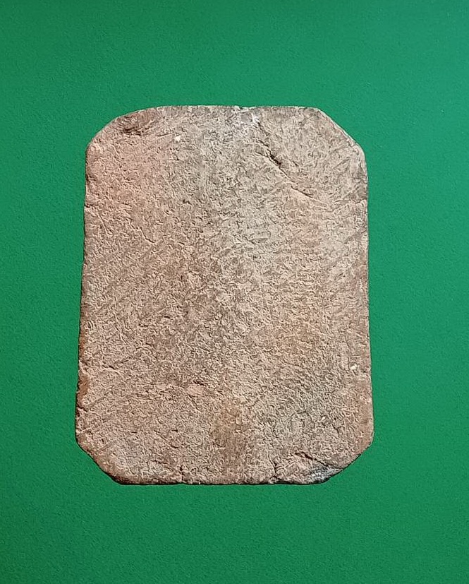 ผ3043 พระเนื้อดิน หลวงพ่อปาน วัดบางนมโค พิมพ์ทรงไก่