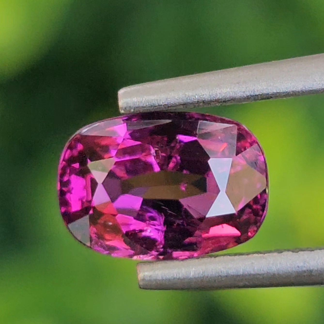 พลอย อุมบาไลต์ การ์เน็ต Umbalite Garnet 1.43 กะรัต (Cts.) ดิบ Unheated ลอยแท้ อัญมณีมงคลประจําวันเกิด เครื่องประดับพลอย