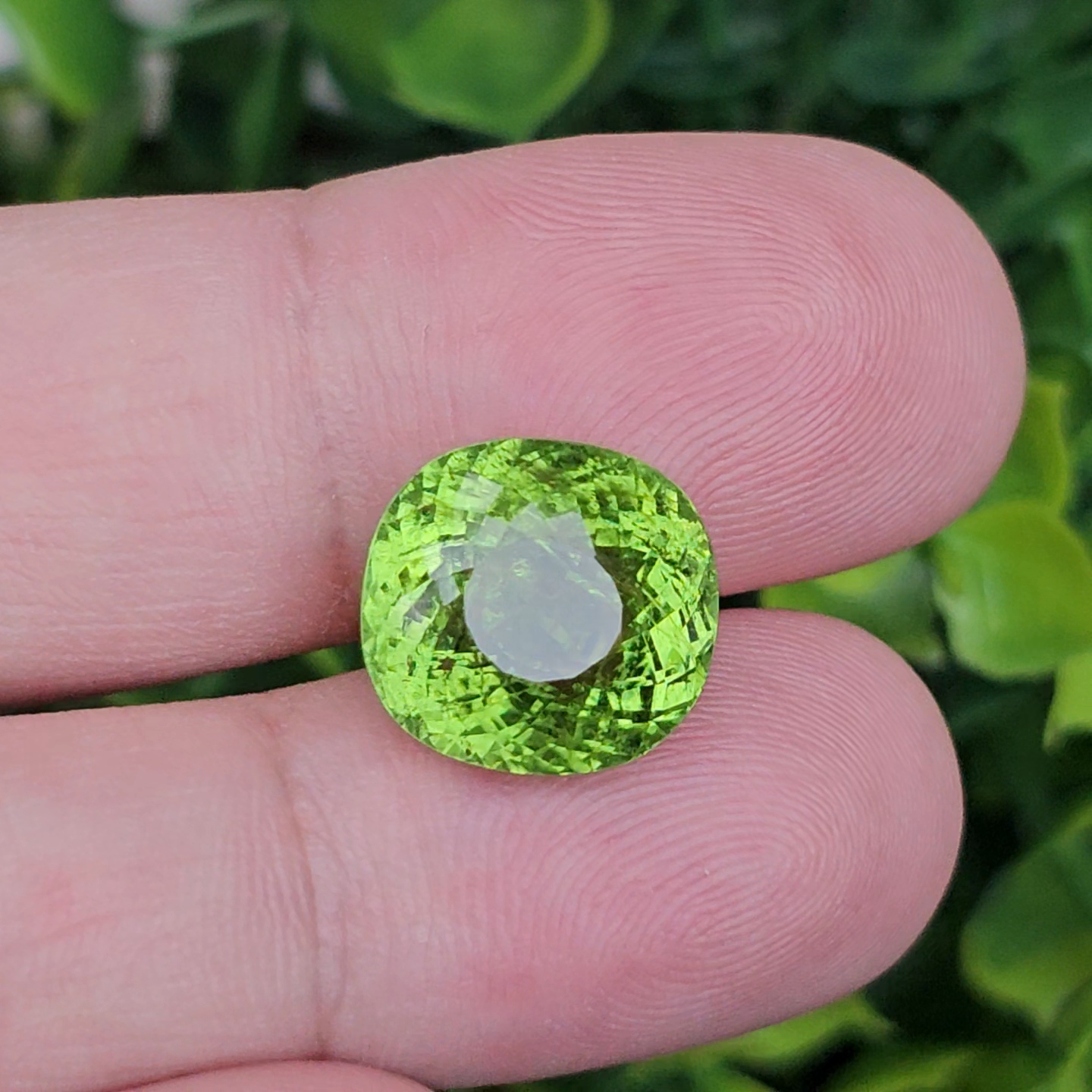 พลอย พาไรบ้า ทัวร์มาลีน Paraiba Tourmaline 11.02 กะรัต (Cts.) *สีพิเศษ เขียวนีออน neon green พร้อมใบเซอร์ พลอยแท้อัญมณีมงคล ประจําวันเกิด เครื่องประดับพลอย