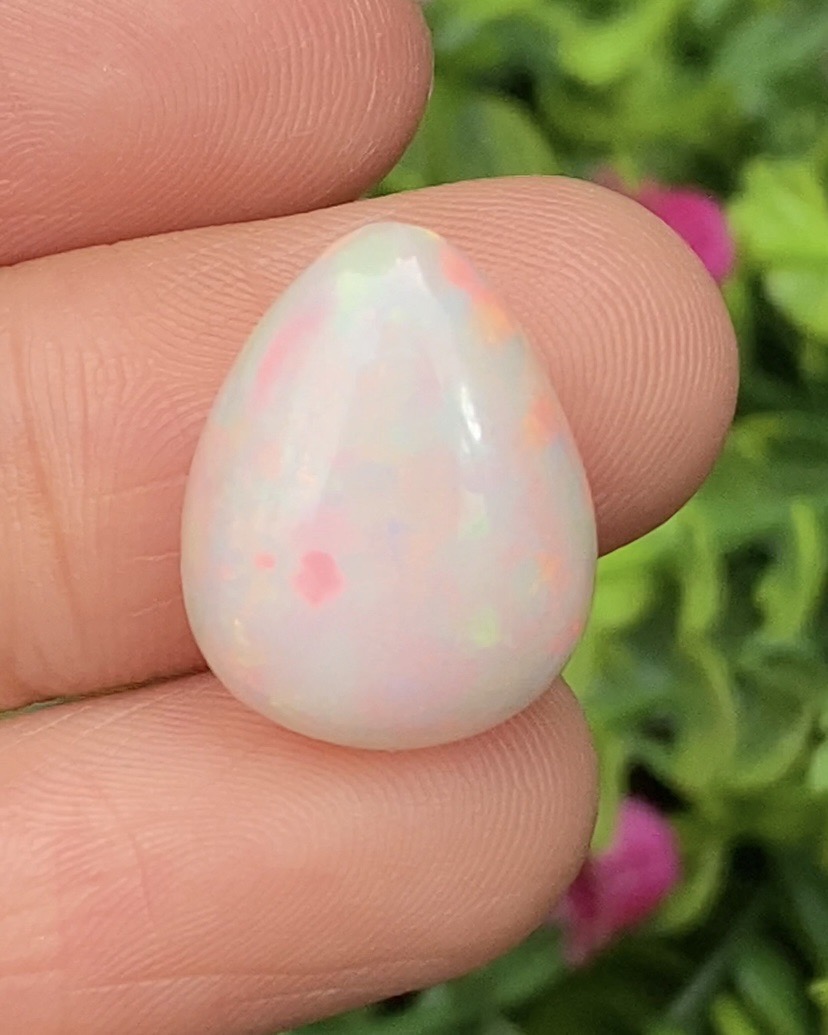 พลอย ไวท์ โอปอล White Opal 7.95 กะรัต (Cts.) พร้อมใบเซอร์ พลอยแท้ อัญมณีมงคลประจําวันเกิด เครื่องประดับพลอย