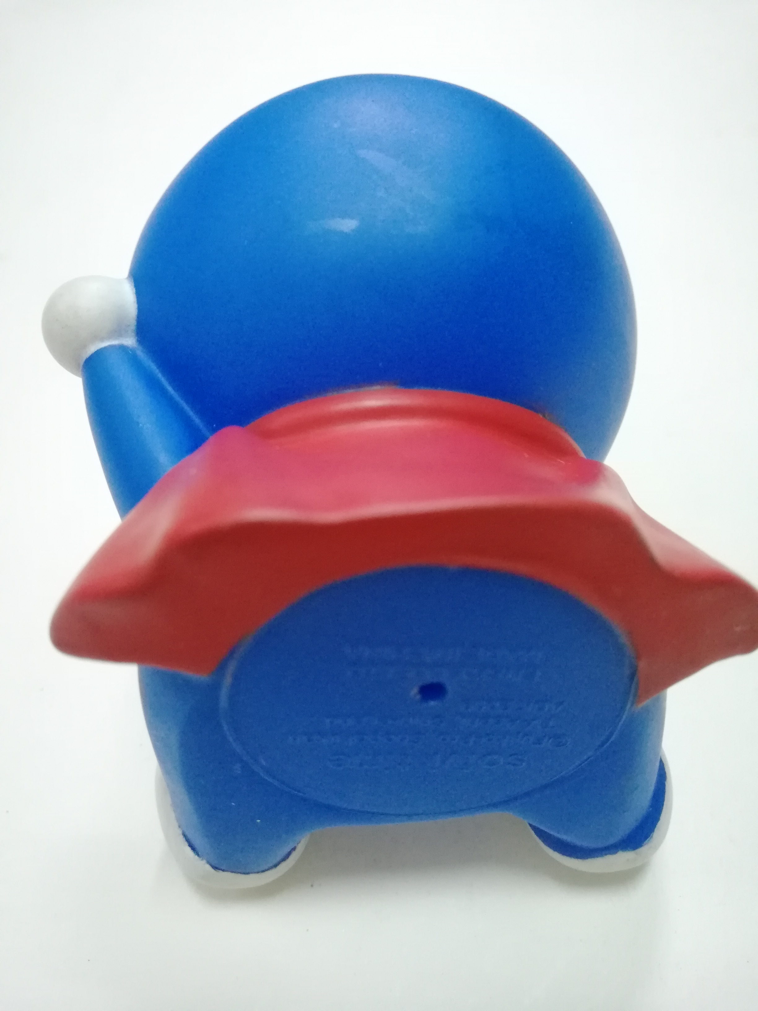 ของสะสม ซอฟโดเรม่อน ** มีตำหนิ โปรดตรวจสอบทุกภาพ โดเรม่อน โดราเอม่อนสวมผ้าคลุมสีแดง