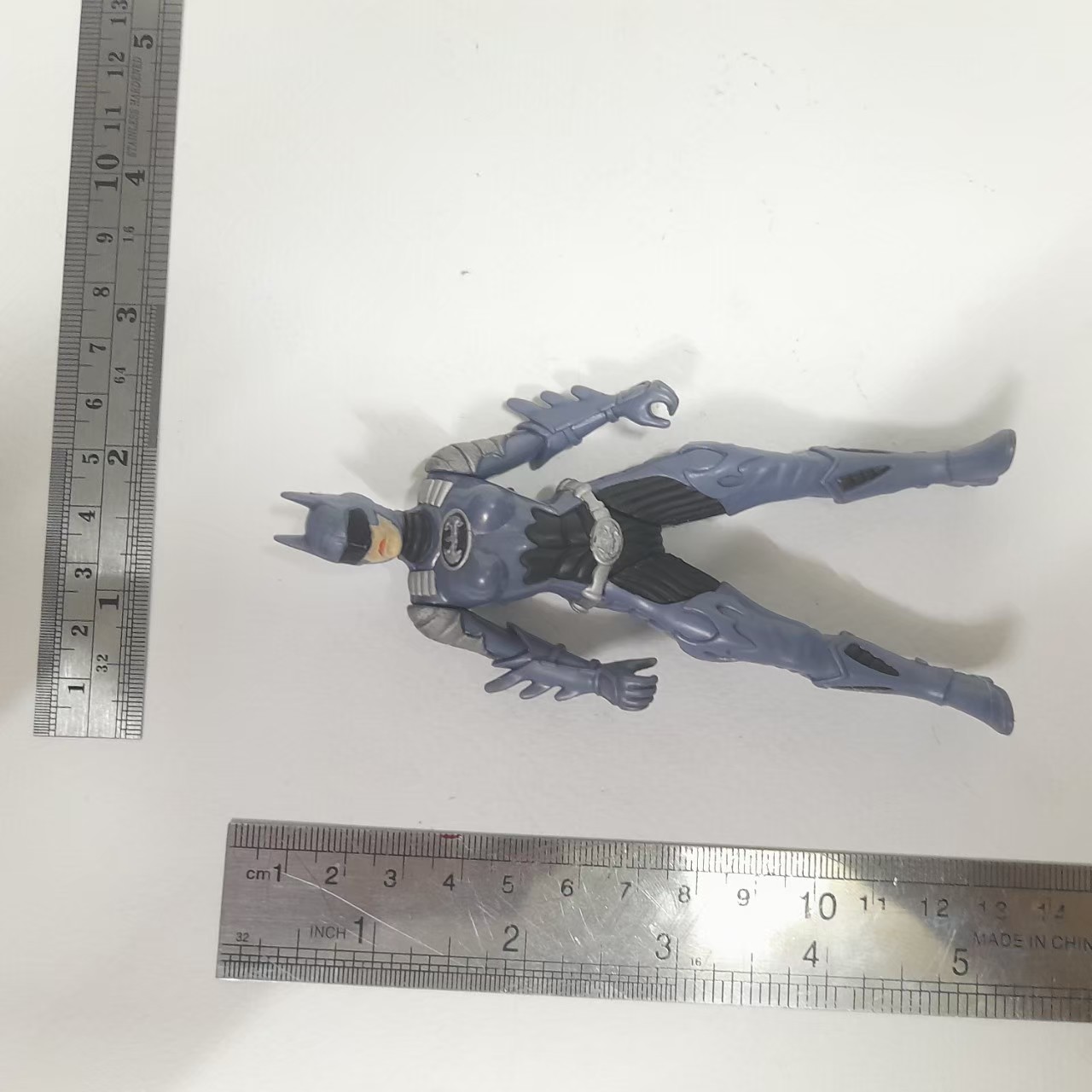 แอคชั่นฟิกเกอร์ ขนาด 4-4.5 นิ้ว แบทเกิร์ล จากภาพยนตร์ แบทแมนแอนด์โรบิน ภาคหนังโรง งานเก่า หายาก ไม่มีแพค มีเท่าที่เห็น มือสองสภาพดีมีรอยบ้าง