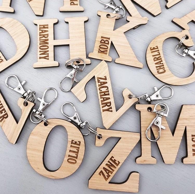 ป้ายเลเซอร์มาร์คกิ้งบนแผ่นไม้