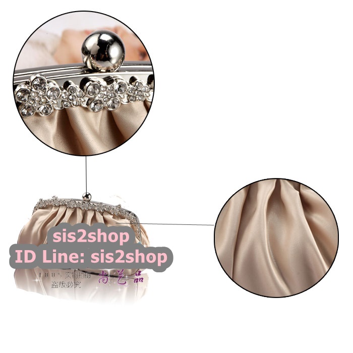 พร้อมส่ง Evening Clutch กระเป๋าออกงาน สี Apricot ผ้าซาตินจับจีบ ปากกระเป๋ารมดำลายดอกไม้ มาพร้อมสายโซ่สั้น งานส่งออกญี่ปุ่น