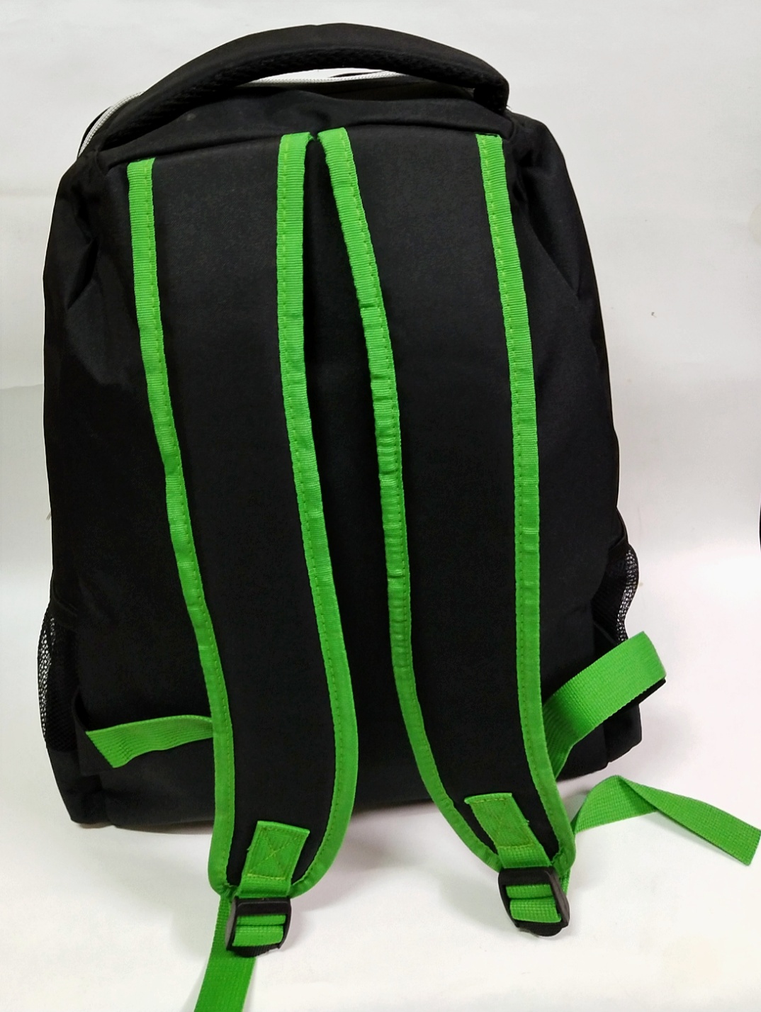 กระเป๋าเป้ ลายสตาร์ วอร์ ทรูปเปอร์ ลายพราง StarWars StormTrooper ลายพราง ขนาดประมาณ 16"*12" , ของแท้,ใหม่,มีป้ายสตาร์ วอร์