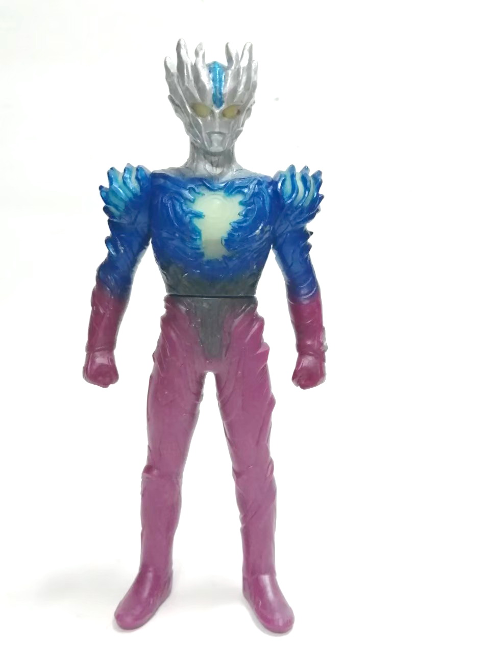 ซอฟ6.5- 7 นิ้ว อุลตร้าแมนซาก้า bandai2011รุ่นเรืองแสงในที่มืด มือสองสภาพดีมีรอยบ้าง