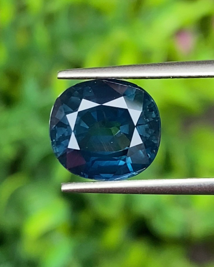 พลอย ไพลิน blue sapphire 4.92 กะรัต (Cts.) พร้อมใบเซอร์ พลอยแท้ อัญมณีมงคลประจําวันเกิด เครื่องประดับพลอย