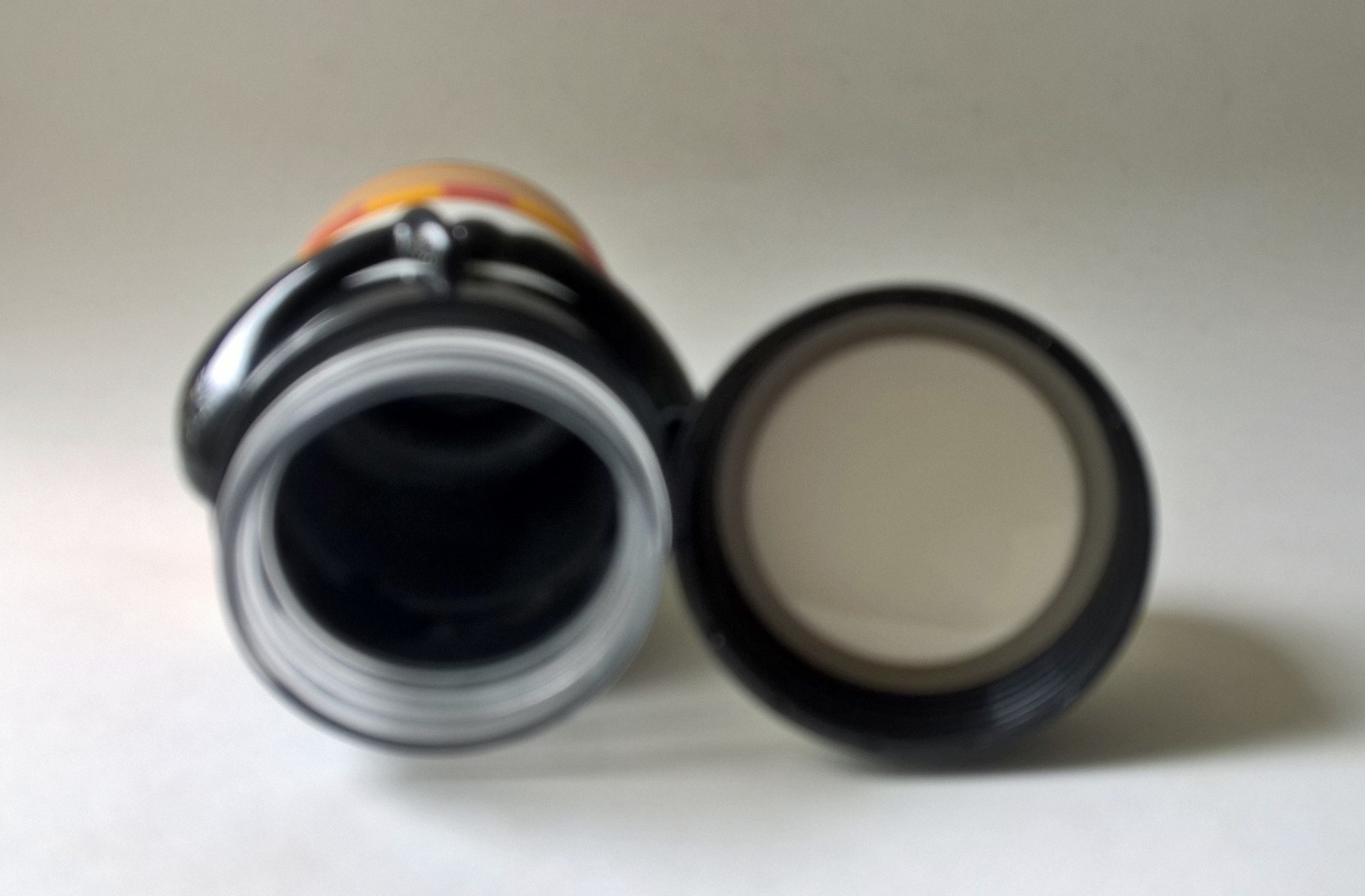 ของสะสมแก้วน้ำรูปตัวหมีจากภาพยนต์ กังฟูแพนดา Gangfu Panda วัสดุด้านในเป็นแก้ว ด้านนอกเป็นพลาสติก ฝาพลาสติกขนาดประมาณ18*10 cm.**กล่องชำรุดตามภาพ