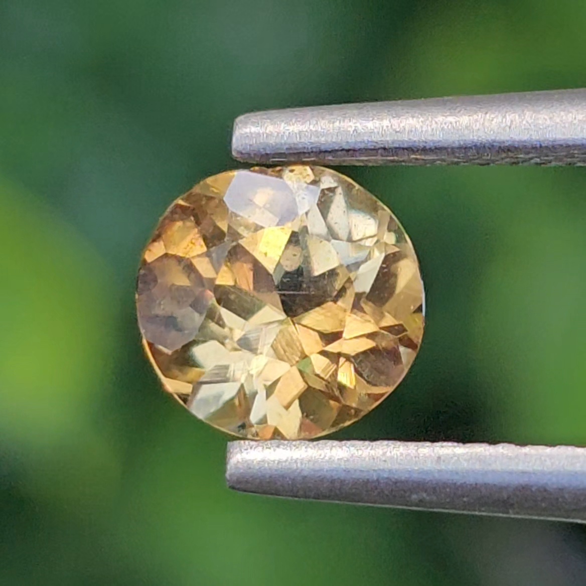 พลอย อเล็กซานไดร์ (Natural Alexandrite Chrysoberyl) 0.74 กะรัต (Cts.) ดิบ (Unheated) พร้อมใบเซอร์ พลอยแท้ อัญมณีมงคลประจําวันเกิด เครื่องประดับพลอย