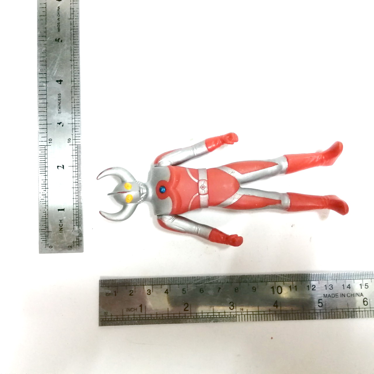 ซอฟ 5.5 นิ้ว ขนาดตามรูป เจ้าพ่ออุลตร้า ซอฟ สภาพดี มีรอยบ้าง