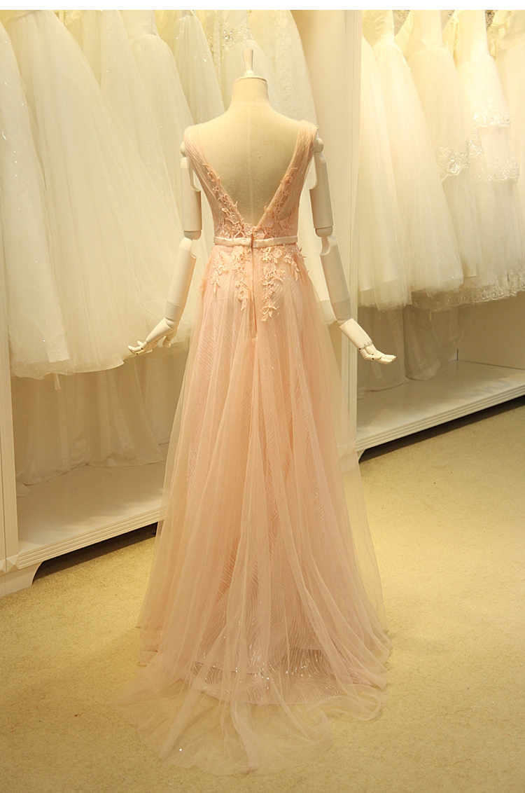 Pre-order ชุดราตรียาว แขนกุด คอวี เว้าหลัง แต่งลายลูกไม้ กระโปรงตาข่าย ปักเลื่อมสวย มีซิป