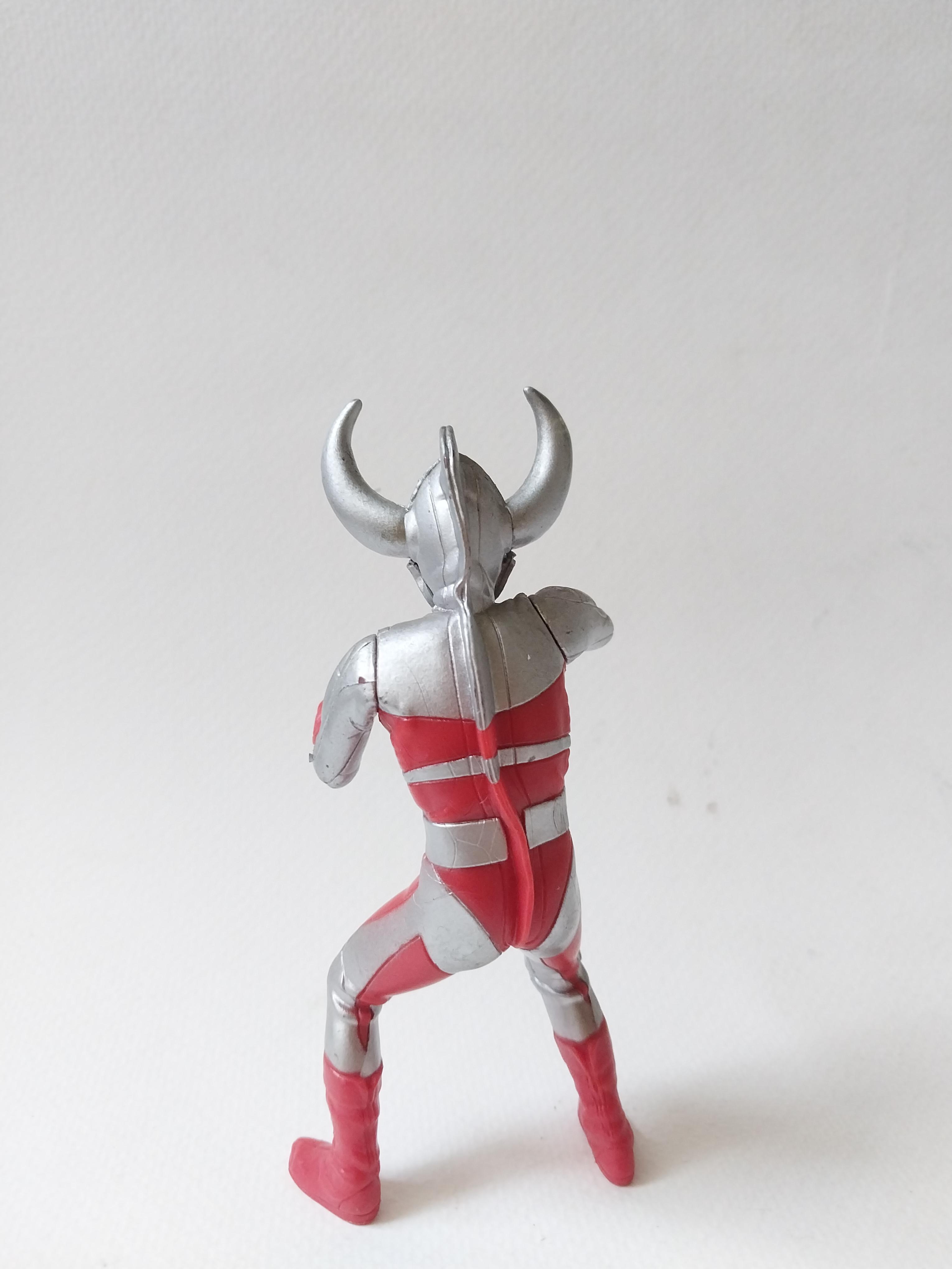 แคนดี้ทอย เจ้าพ่ออุลตร้า มีรอยบ้างตามภาพ **ไม่มีตราปั๊ม