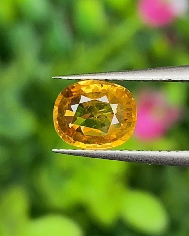 พลอย บุษราคัม yellow sapphire 1.05 กะรัต (Cts.) พลอยแท้ อัญมณีมงคลประจําวันเกิด เครื่องประดับพลอย
