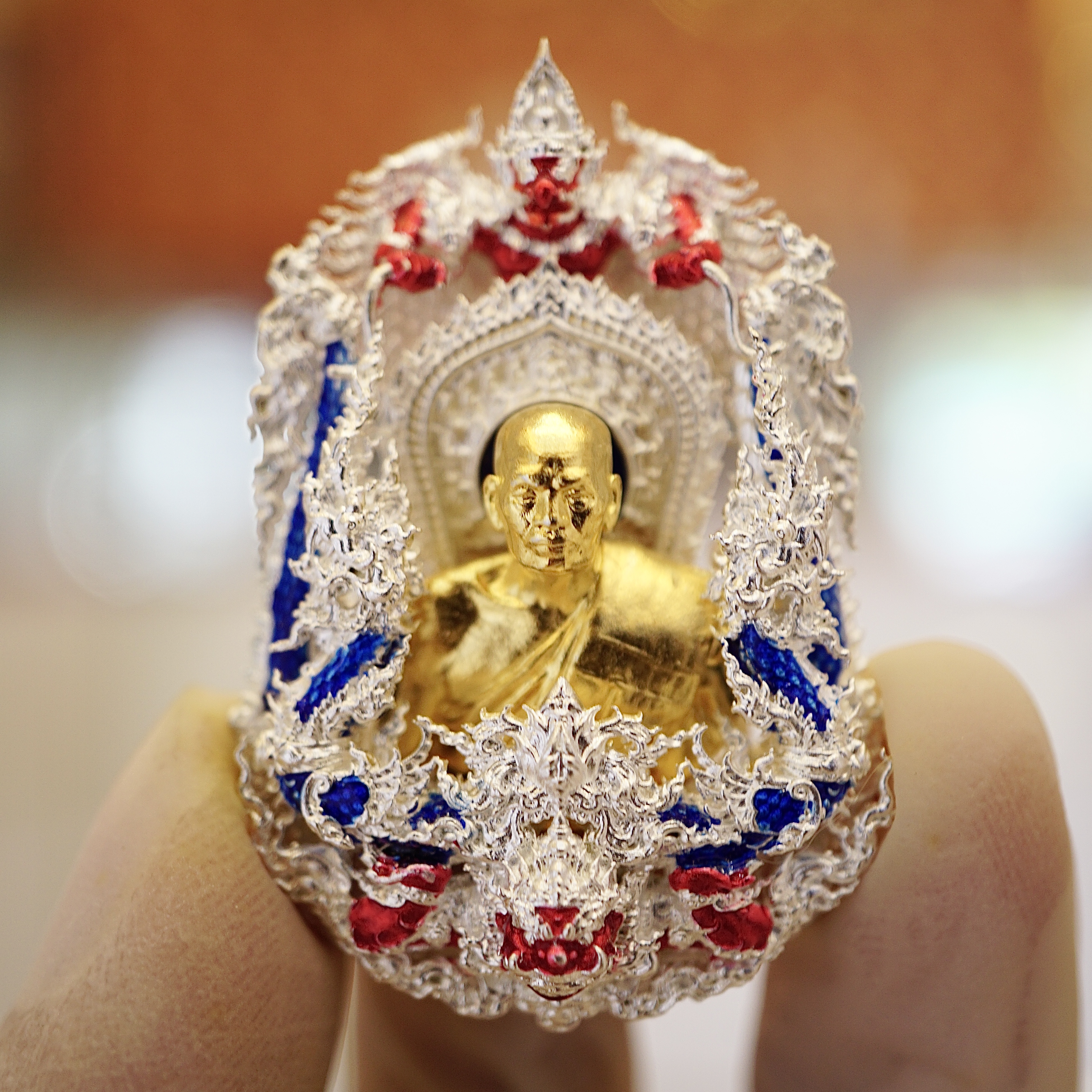 เหรียญเสมาบารมีพลิกชีวิตหลวงพ่อพัฒน์ รหัส 21 บรอนซ์ชุบเงินลงยา รายการศูนย์จอง (พิเศษเลี่ยมกันน้ำให้ฟรี)