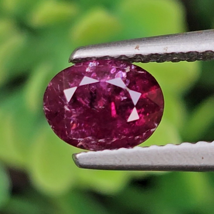พลอย ทับทิม สยาม Siam Ruby sapphire 0.84 กะรัต ดิบ (Unheated) พร้อมใบเซอร์ (With Certificate) พลอยแท้ อัญมณีมงคลประจําวันเกิด เครื่องประดับพลอย