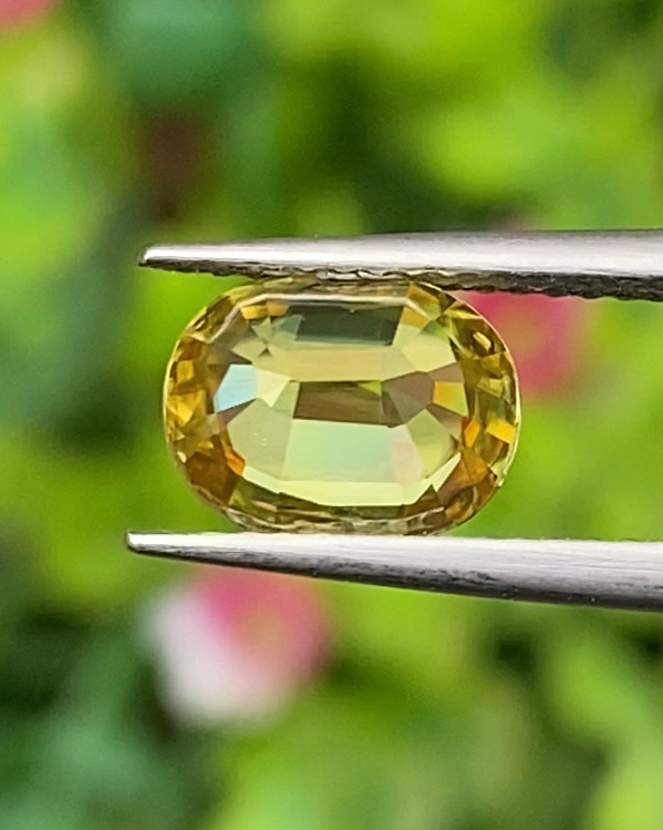 พลอย สฟีน Natural Sphene 1.62 กะรัต (Cts.) ดิบ (Unheated) พลอยแท้ อัญมณีมงคลประจําวันเกิด เครื่องประดับพลอย
