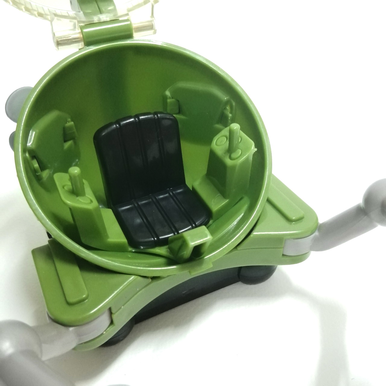 ยานโมดูลจากจูราสสิก เวิลดิ์ พลาสติกตัน มีส่วนใส มีจุดขยับกระจกเปิดได้ แขนกลขยับซ้ายขวาได้ ขนาดตามรูป มีตามภาพ งานเก่าMattel 2007 มีรอยบ้าง