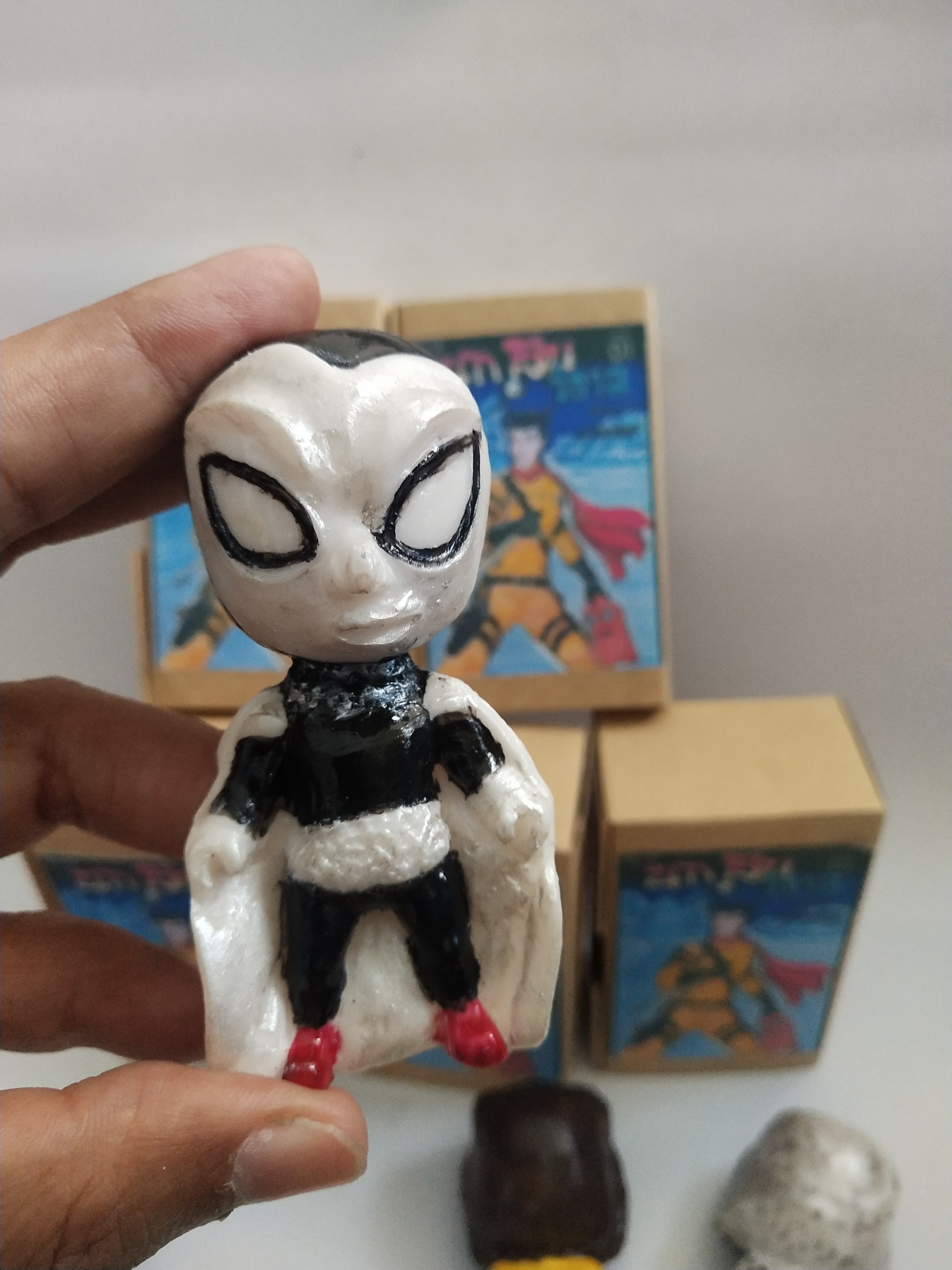 มีหลายภาพ ตุ๊กตาโมเดลSD นักสืบวิกาล และเหล่าร้าย **มีฐานแม่เหล็ก**กรุณาเลือกแบบ (ราคาตัวละ) งาน Handmadeจาก MGC เป็นงานที่ทำทีละชิ้นแต่ละตัวอาจจะแตกต่างกันบ้างไม่มากก็น้อย