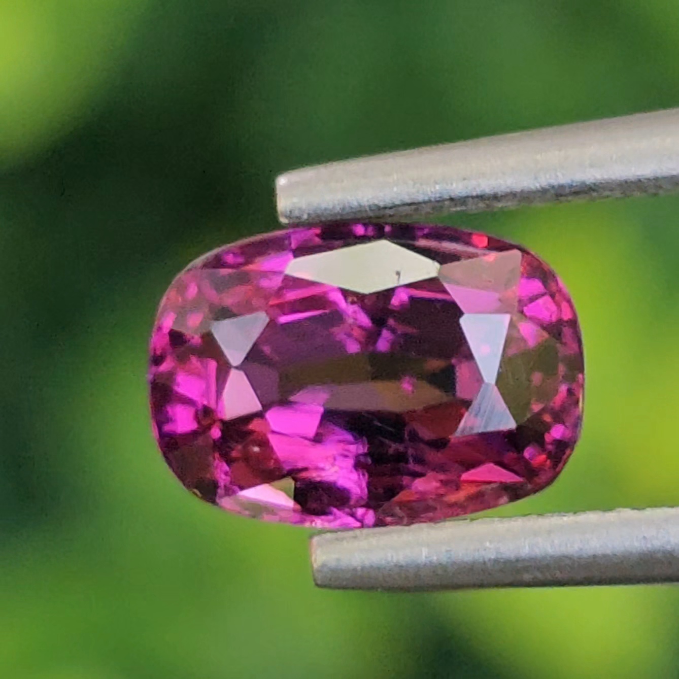 พลอย อุมบาไลต์ การ์เน็ต Umbalite Garnet 1.43 กะรัต (Cts.) ดิบ Unheated ลอยแท้ อัญมณีมงคลประจําวันเกิด เครื่องประดับพลอย