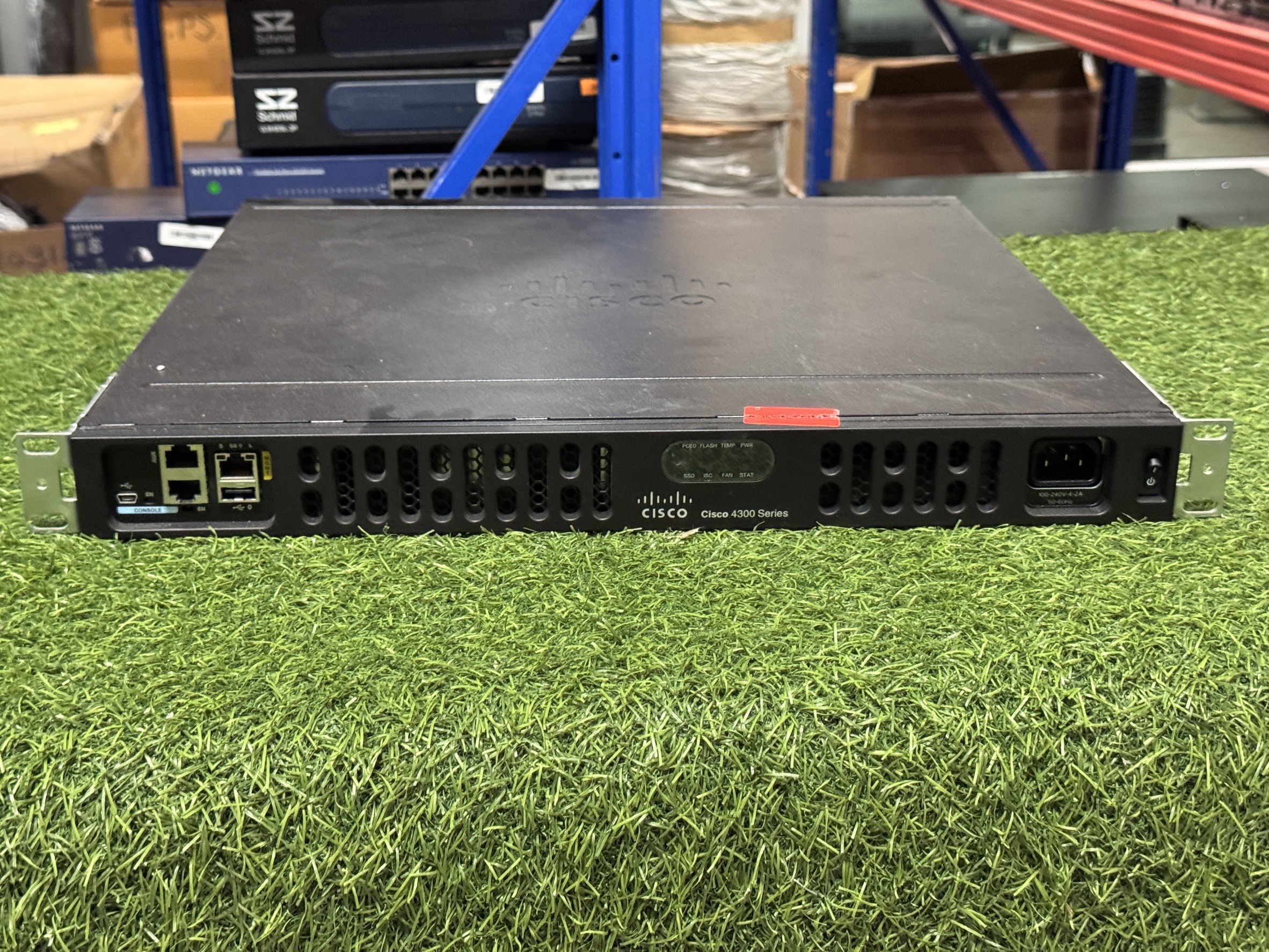 Cisco 4300 Series Integrated Services Routers มี 40 ตัว
