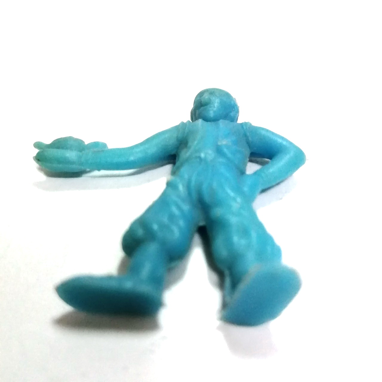 ตุ๊กตุ่น แอนท์ อาละดินกับตะเกียงวิเศษ รุ่นแถมจากถุงถั่วรุ่นเก่า ราวปี 2518 สูงราว 2 นิ้ว สภาพดี สีฟ้าขุ่น ไม่หักไม่กาว