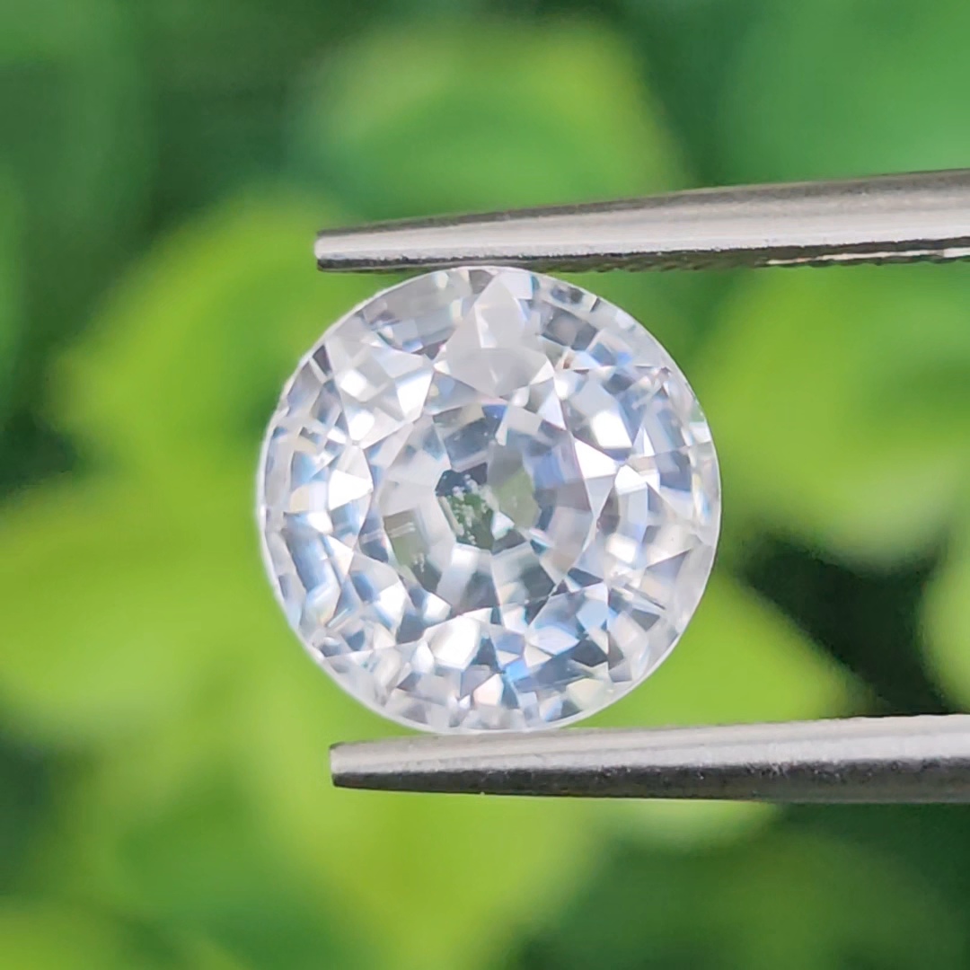 พลอย เพทาย Natural Zircon 4.08 กะรัต (Cts.) พลอยแท้ อัญมณีมงคลประจําวันเกิด เครื่องประดับพลอย