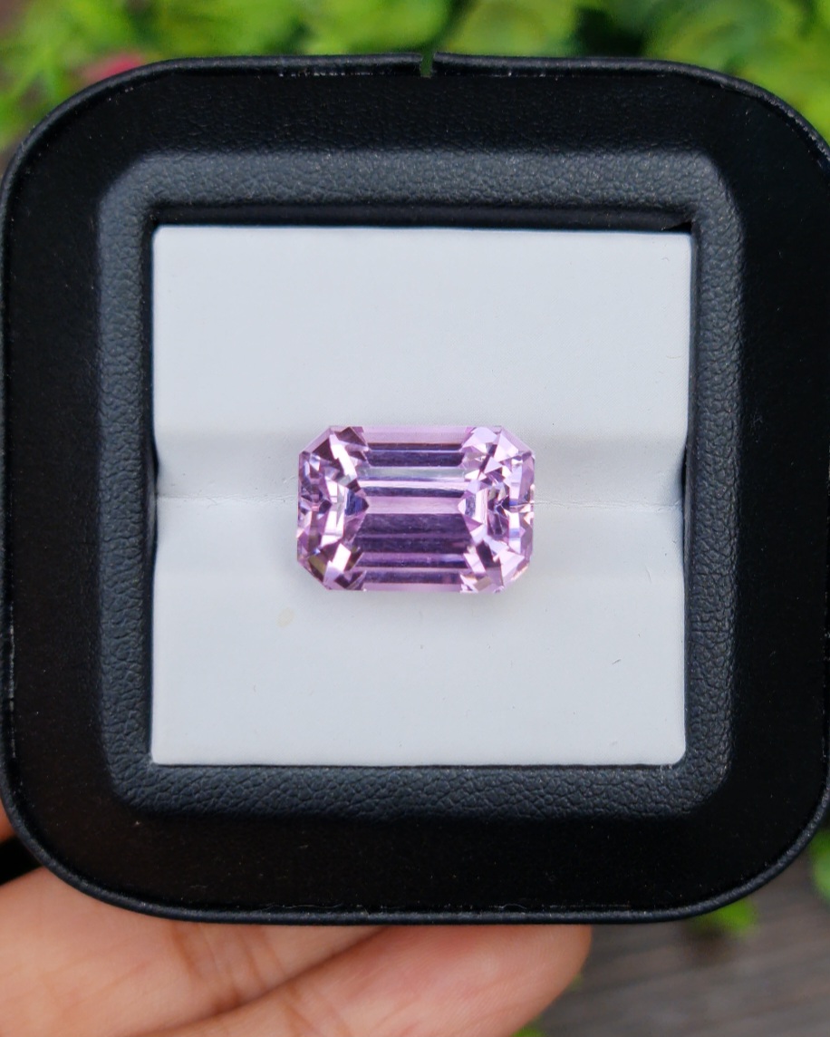 พลอย คุนไซท์ Kunzite 17.70 กะรัต (Cts.) พลอยแท้อัญมณีมงคล ประจําวันเกิด เครื่องประดับพลอย