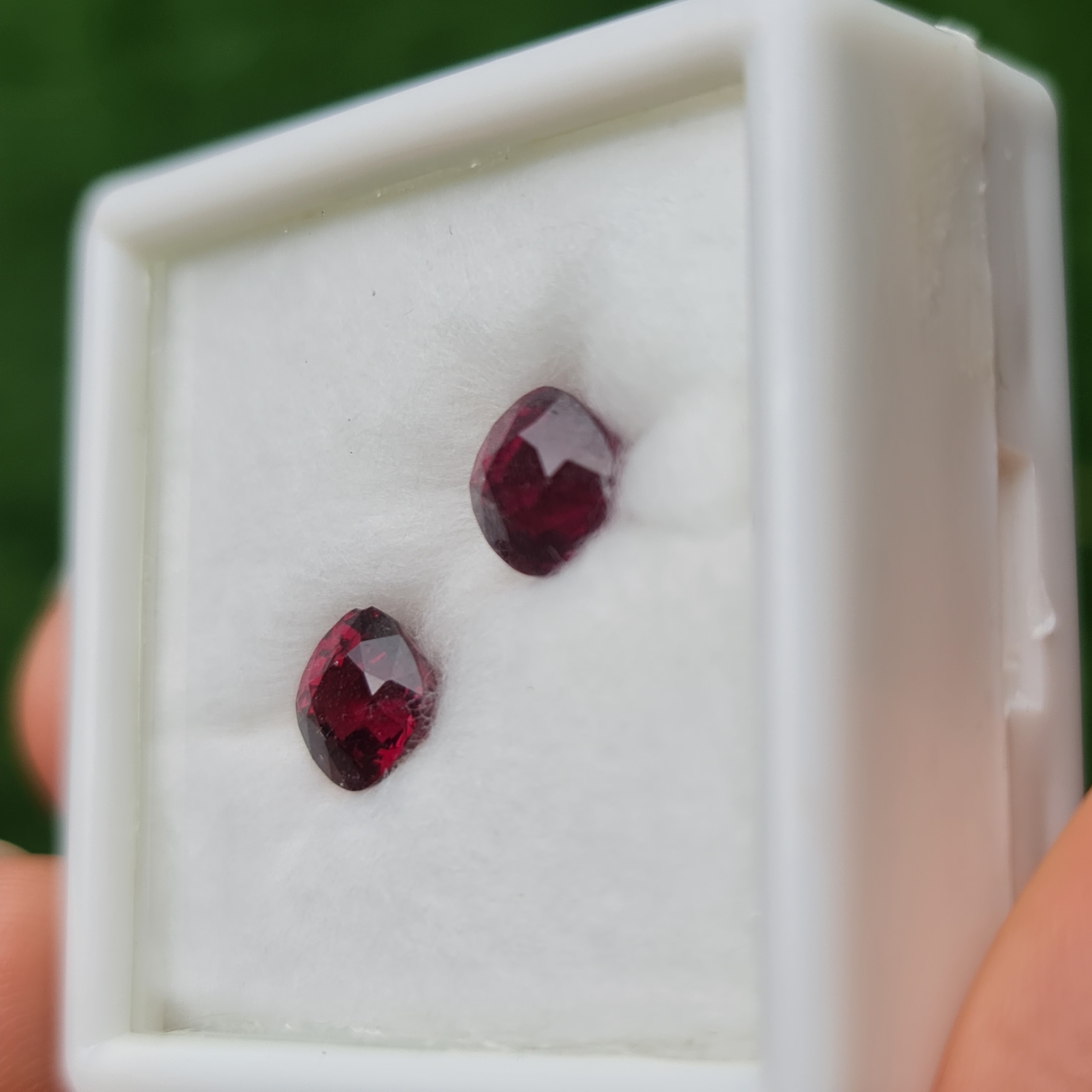 พลอย โรโดไลต์ การ์เน็ท Rhodolite Garnet 3.85 กะรัต (Cts.) พลอยแท้ อัญมณีมงคลประจําวันเกิด เครื่องประดับพลอย