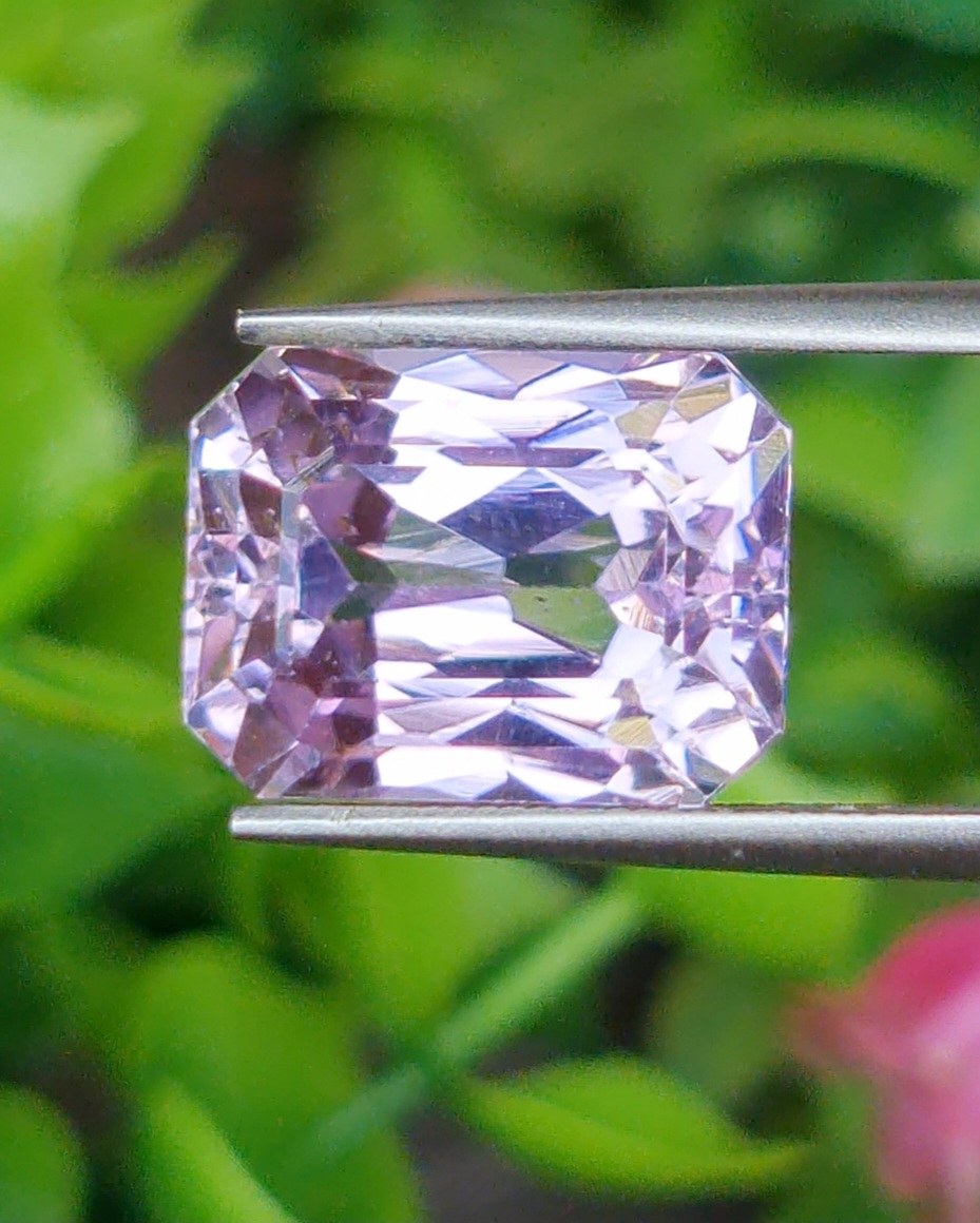 พลอย คุนไซท์ Kunzite 11.50 กะรัต (Cts.) พลอยแท้อัญมณีมงคล ประจําวันเกิด เครื่องประดับพลอย