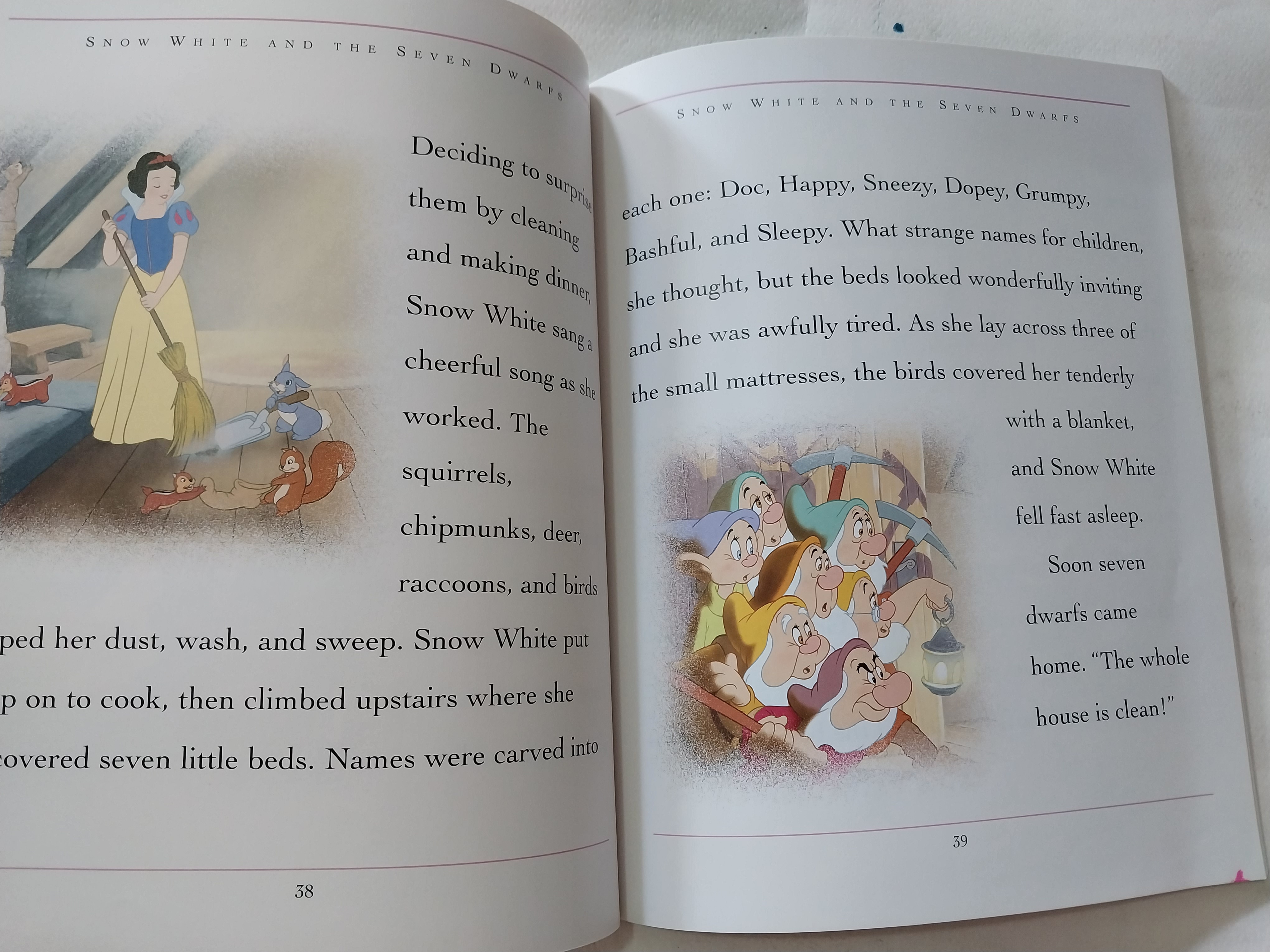 หนังสือ** มีตำหนิมีรอยสีตามภาพ Disney Treasury นิทาน ฉบับภาษาอังกฤษ เจ้าหญิงดิสนีย์น่ารัก 4 พระองค์ ประกอบด้วยซินเดอเรลล่า, สโนไวท์, ออโรร่า เจ้าหญิงนิทรา , จัสมินจากอาลาดิน จำนวน 64 หน้า