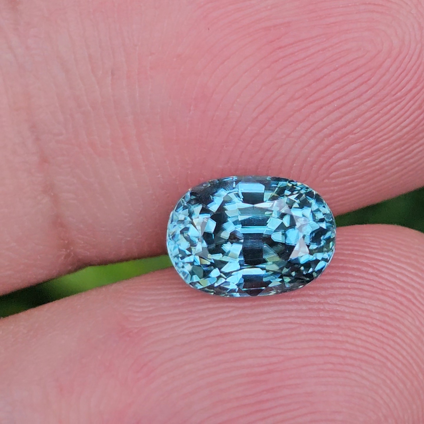 พลอย เพทาย (Zircon) 3.33 กะรัต (Cts.) พลอยแท้ อัญมณีมงคลประจําวันเกิด เครื่องประดับพลอย
