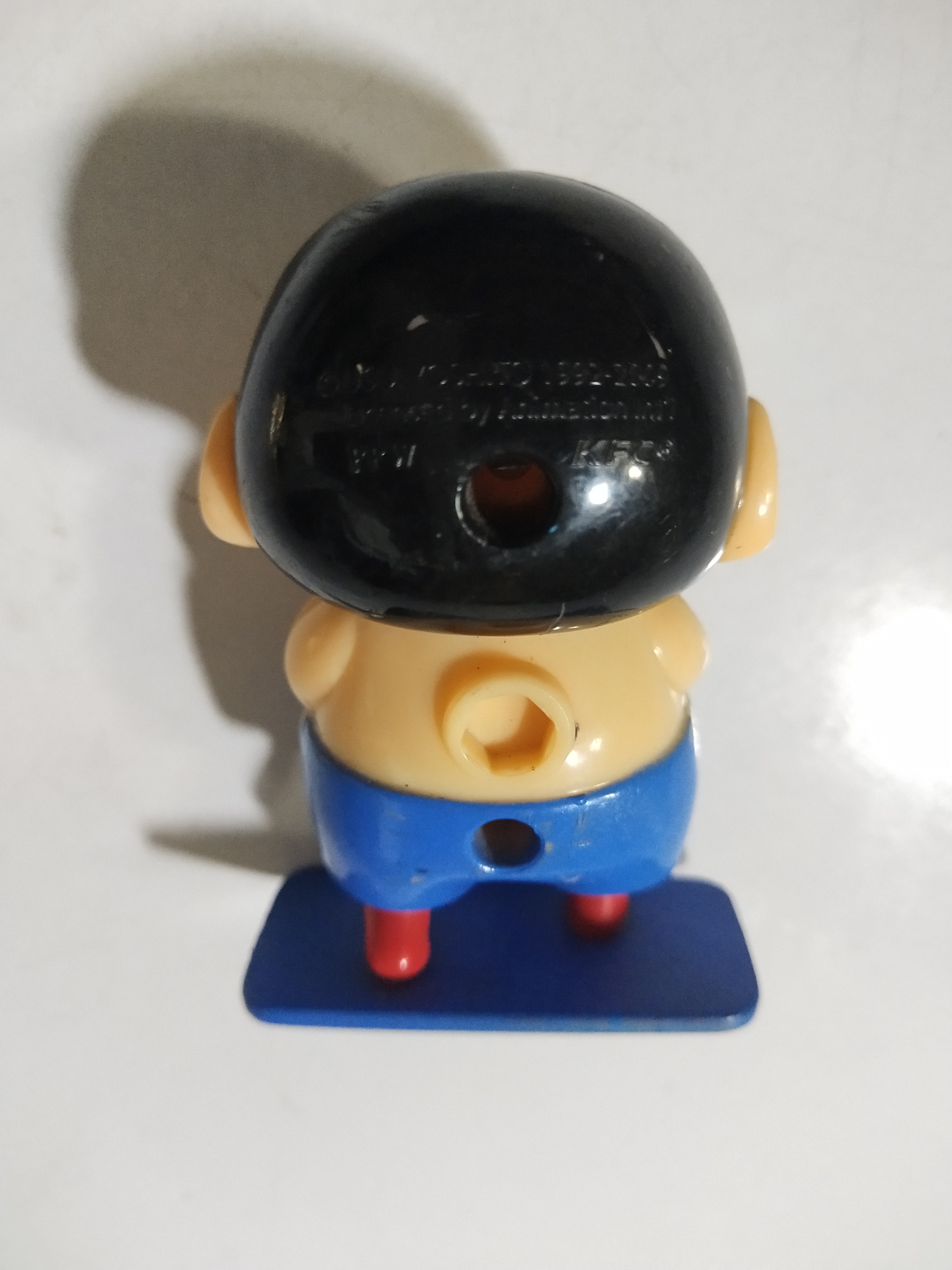 พรีเมี่ยมแถม จาก KFC **มีตำหนิ โปรดดูทุกภาพ,ชินจังต่อยมวย พลาสติก พร้อมฐาน ขนาดประมาณ3นิ้ว