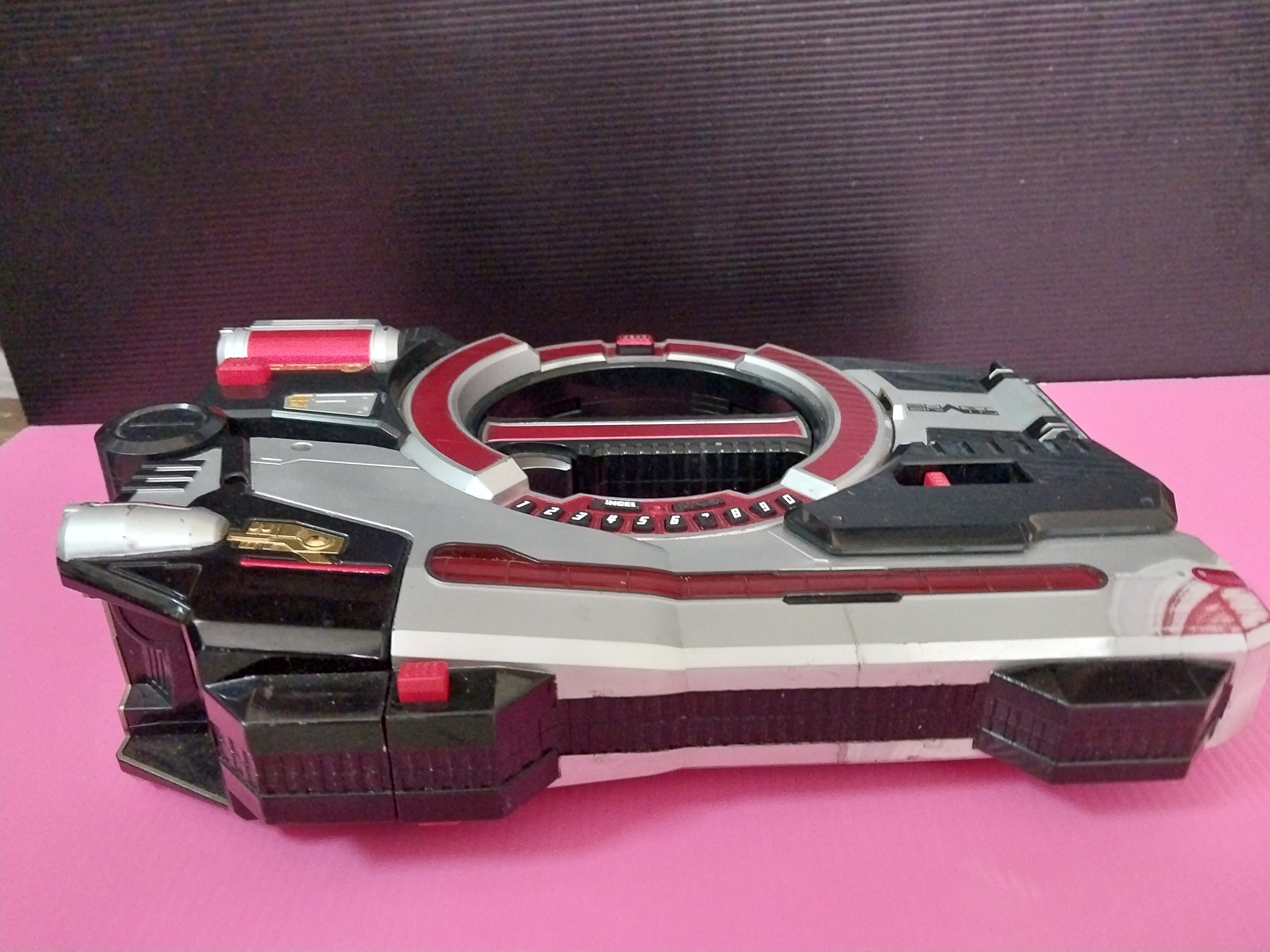 มือ2,มีหลายภาพ, ***ไม่ได้เช็คระบบไฟ, อาวุธของไรเดอร์ไฟซ์ เป็นปืนและดาบ