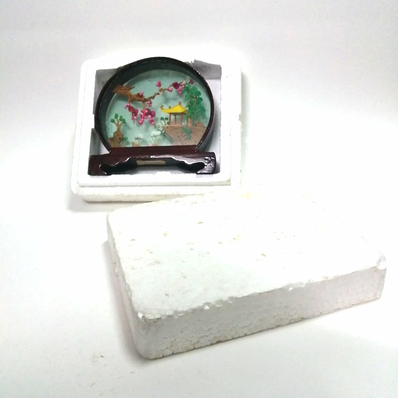 กรอบรูป ศิลปกรรมจีน(แบบที่ 1) งานฝีมือรุ่นเก่าเก็บ ขนาดตามรูป งานเก่าเก็บมีกล่องโฟม