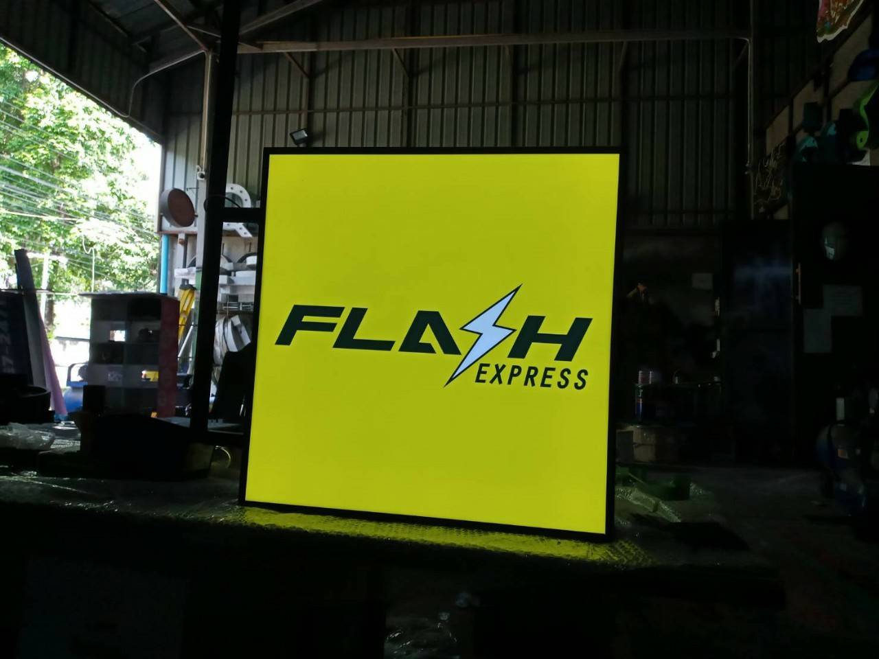 ป้ายกล่องไฟสี่เหลี่ยม flash Express