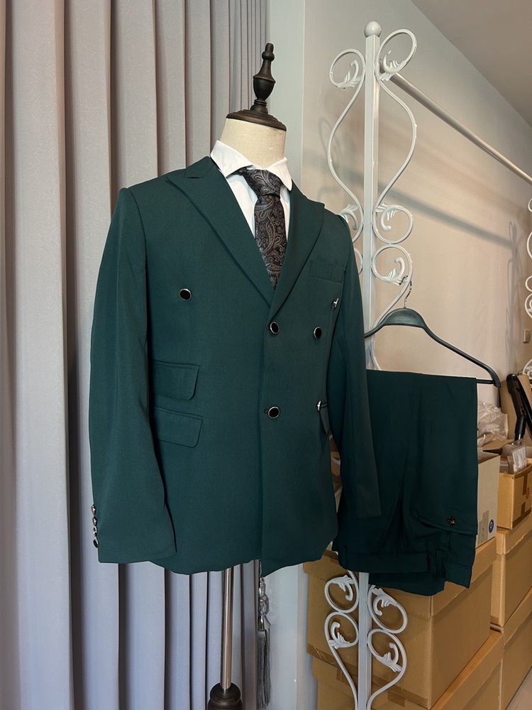 เช่า ชุดสูทชาย สีเขียวเข้ม 4 กระดุม เซต 2 ชิ้น(ไม่มีเสื้อกั๊ก)