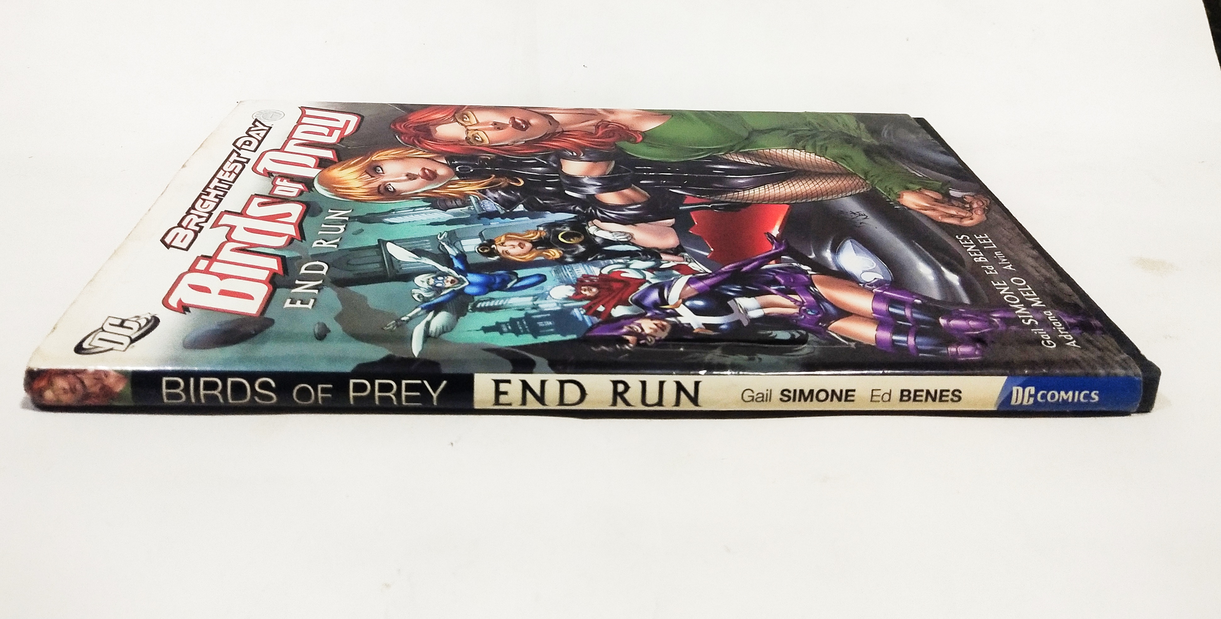 มือ2,หนังสือภาพสีการ์ตูนค่ายดีซีคอมิคส์ เบิร์ดออฟเพรย์ Bird_of_Prey ฉบับภาษาอังกฤษ หนังสือปกแข็ง มีปกนอก สภาพดี