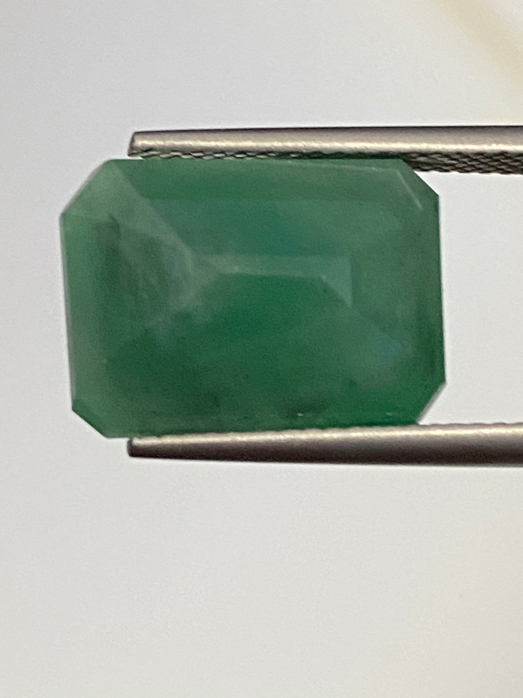 พลอย มรกต Natural Emerald แซมเบีย 9.08 กะรัต (Cts.) พร้อมใบเซอร์ พลอยแท้ อัญมณีมงคลประจําวันเกิด เครื่องประดับพลอย
