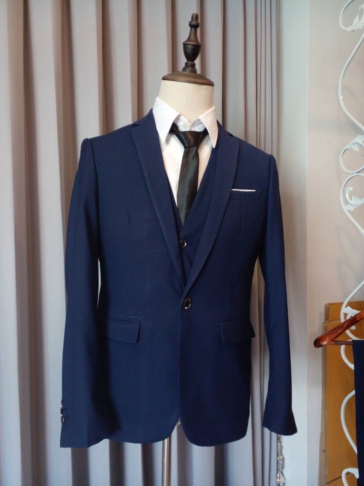 เช่า ชุดสูทชาย สีกรมท่า ทรงคลาสสิก เรียบหรู