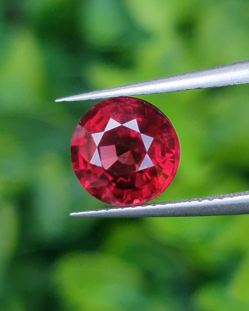 พลอย โรโดไลต์ กาเน็ท Rhodolite Garnet 2.11 กะรัต Cts.พลอยแท้ อัญมณีมงคลประจําวันเกิด เครื่องประดับพลอย