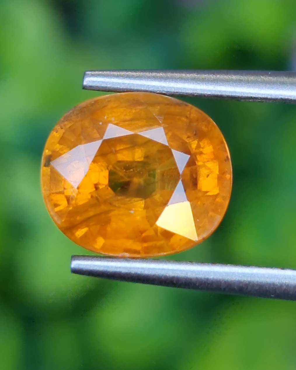 พลอย บุษราคัม Yellow Sapphire 3.90 กะรัต (Cts.) พลอยแท้ อัญมณีมงคลประจําวันเกิด เครื่องประดับพลอย
