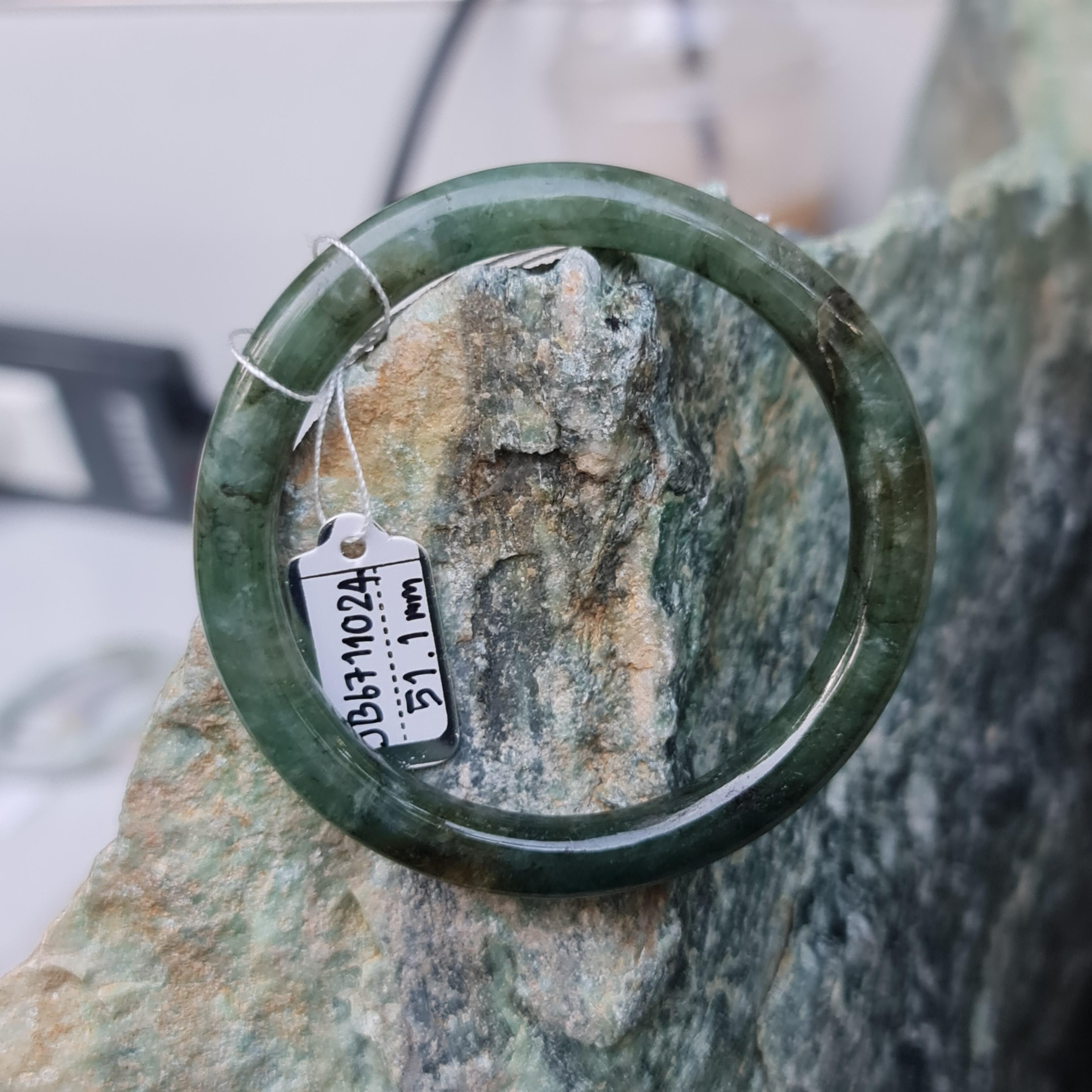 JB6711024 หยก พม่า แท้ Jade กำไลหยก 51.1 มม. (Jadeite bracelet) พม่า (Myanmar)