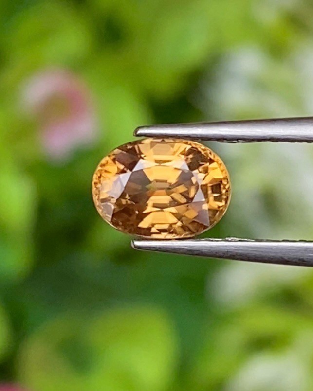 พลอย เพทาย (Zircon) 1.40 กะรัต (Cts.) พลอยแท้ อัญมณีมงคลประจําวันเกิด เครื่องประดับพลอย