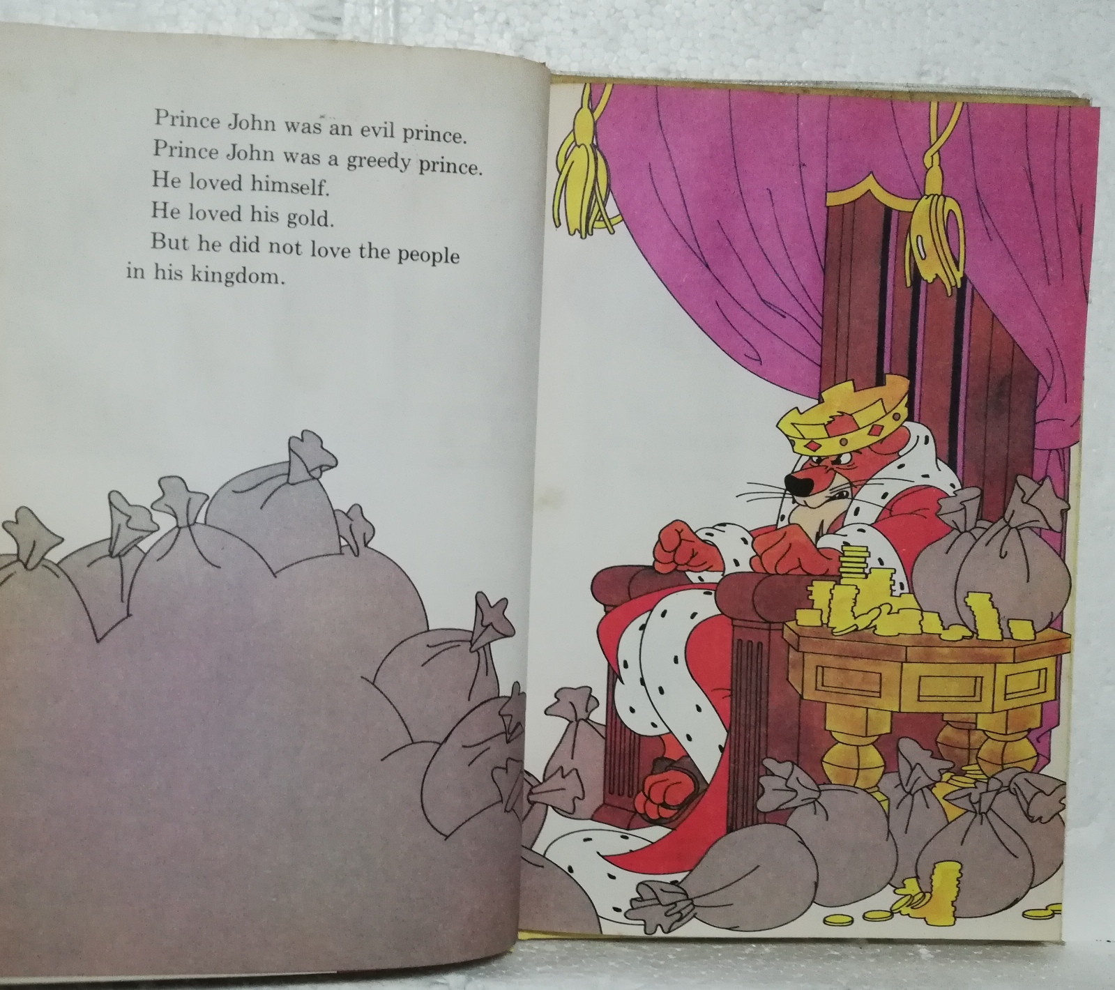 หนังสือนิทานวอลท์ดิสนีย์เก่า ปี 1979 ปกแข็ง ห่อปกพลาสติก มีตำหนิ โปรดตรวจสอบทุกภาพ, โรบินฮู้ด Robin Hood spins gold