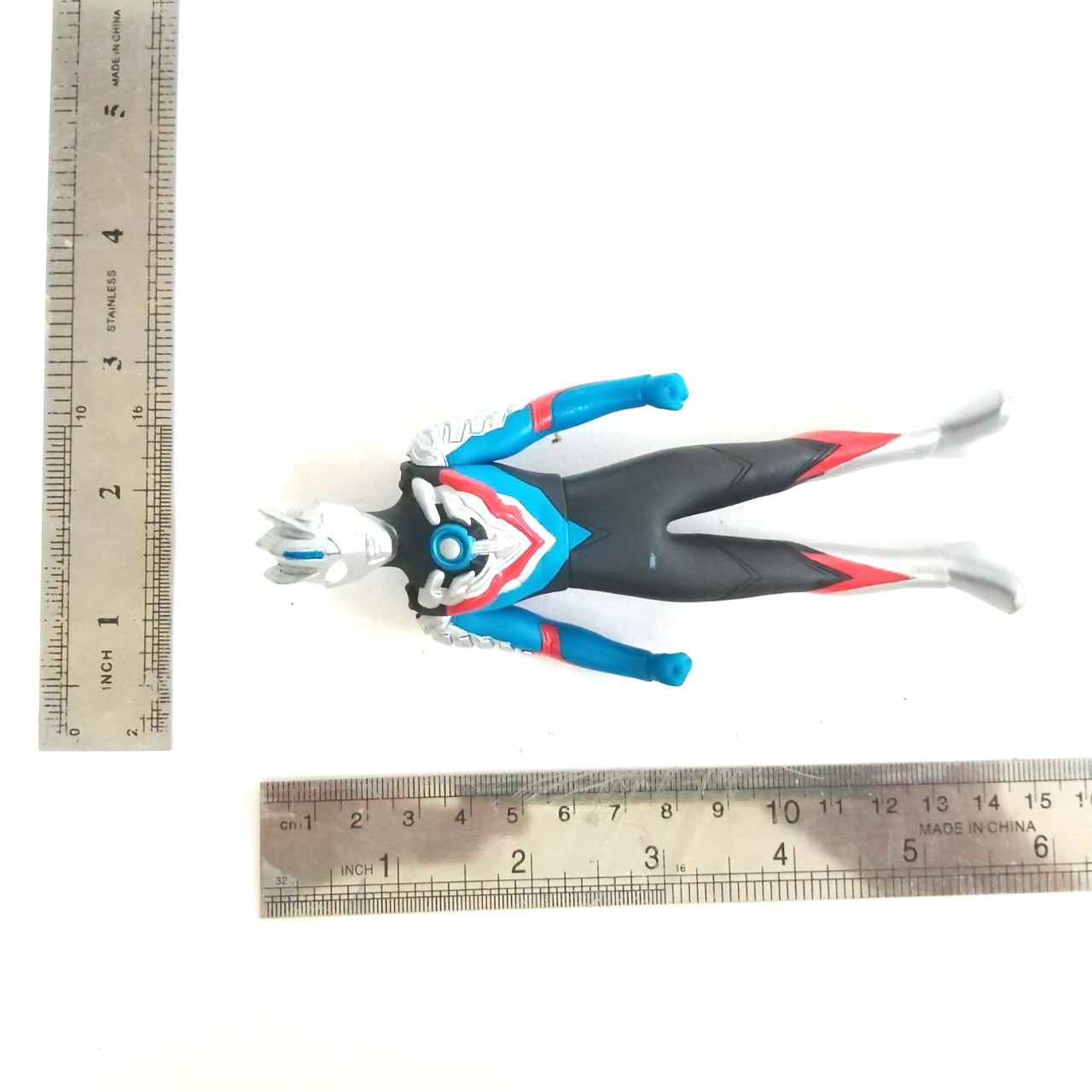 ซอฟ 5 -5.5 นิ้ว อุลตร้าแมน ออบ ร่าง เอเมเรี่ยม สลักเกอร์ ขนาดตามรูป *** มีรอยสีถลอกบ้าง