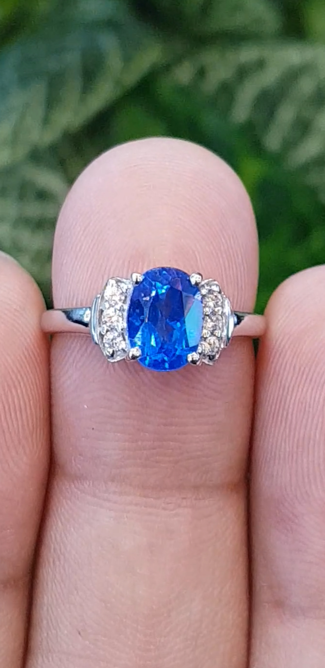 แหวนโทพาส สีน้ำเงิน ( Blue Topaz Ring) (Size) 52 ตัวเรือนเงิน ชุบทองคำขาว/โรเดียม ประดับด้วยเพทาย เพชร CZ คัดคุณภาพ