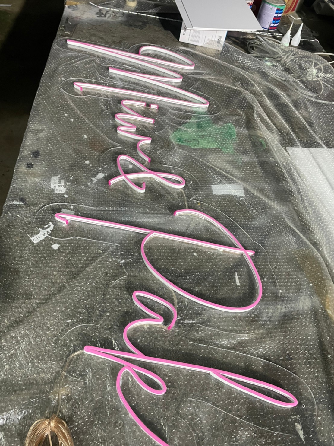 ไฟนีออน เฟค